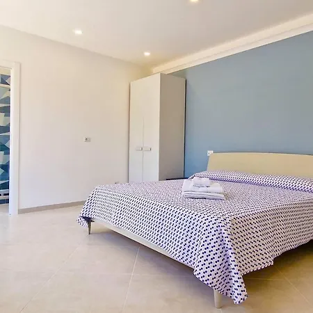 In Lemon Grove With Sea Views & Sea Breeze *
