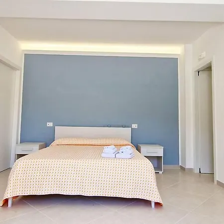 In Lemon Grove With Sea Views & Sea Breeze Villa *
