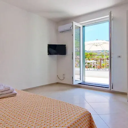 In Lemon Grove With Sea Views & Sea Breeze Villa Minori