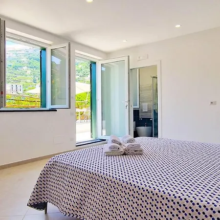 In Lemon Grove With Sea Views & Sea Breeze Villa Minori