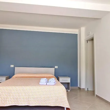 In Lemon Grove With Sea Views & Sea Breeze Villa *